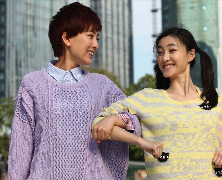 年女式2012明星款蝙蝠袖镂空针织<em>毛衣批发</em> - 