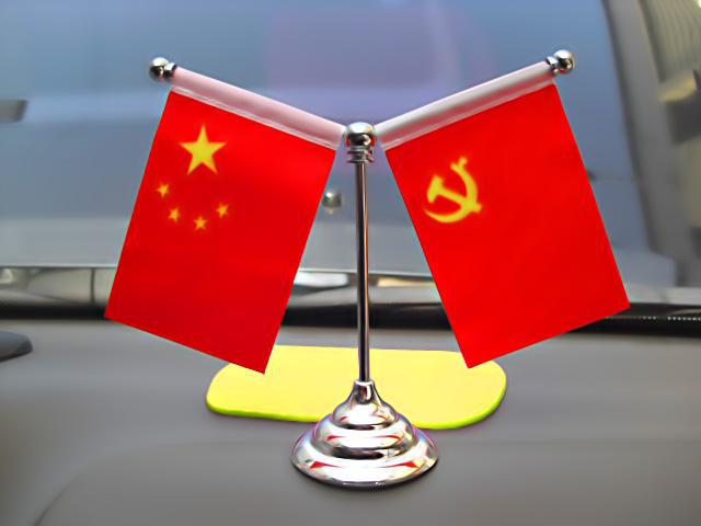 厂家直销汽车摆件 车载红旗\/车内饰品 塑料装饰