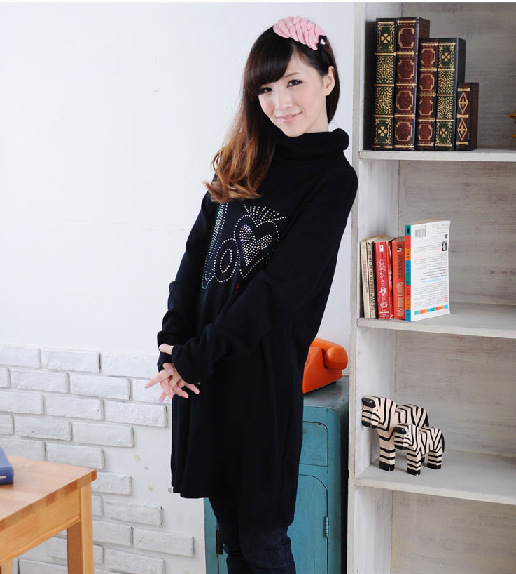 JJ12736丝光棉水钻love孕妇<em>高领宽松薄毛衣</em> 秋