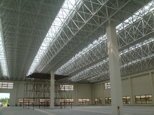 上海某傢具廠貼頂棚（15米高，6000平）