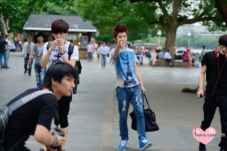 杭州西湖达人街拍 杭城<em>帅哥美女最多</em> - 阿里巴