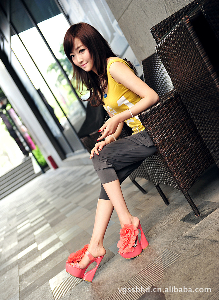 【经销批发2012鱼嘴高跟时尚凉鞋秀足空间82