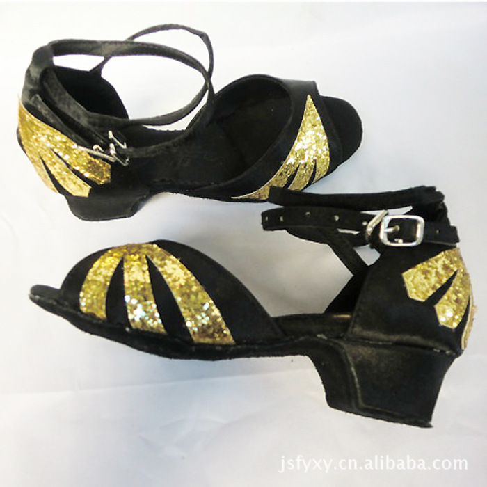 【批发少儿拉丁舞鞋软底女童拉丁舞鞋闪金缎面