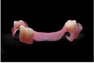 【隐形义齿加工生产,活动假牙生产加工。承担