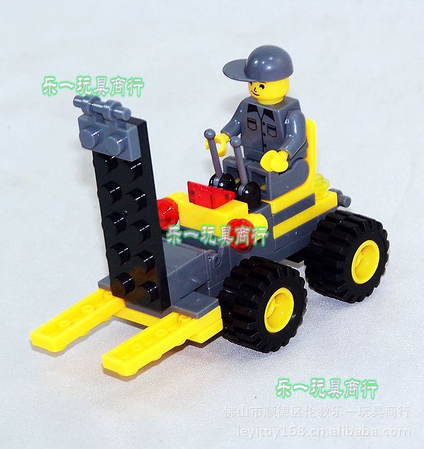 304工程铲车塑料积木 拼插8岁男孩玩具 儿童启