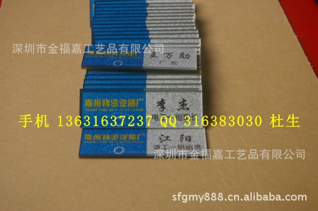 【胸牌工牌工号牌滴胶回礼亚克力胸牌丝印婚礼勺子心形胸牌图片