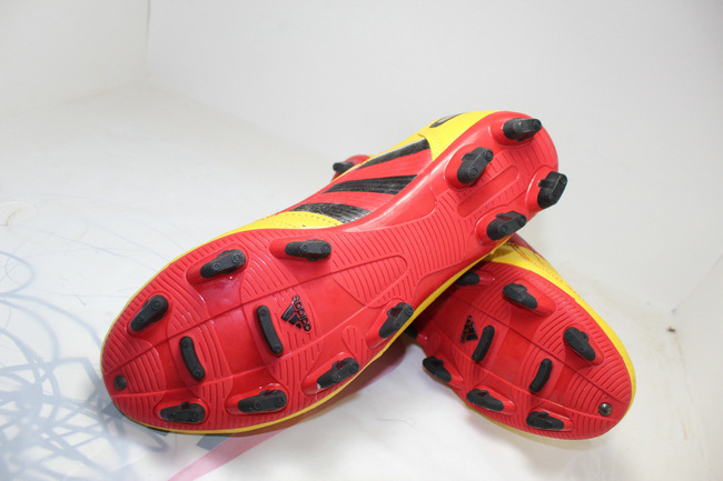 【厂家生产 adidas足球鞋 厂家直销 确保舒适合