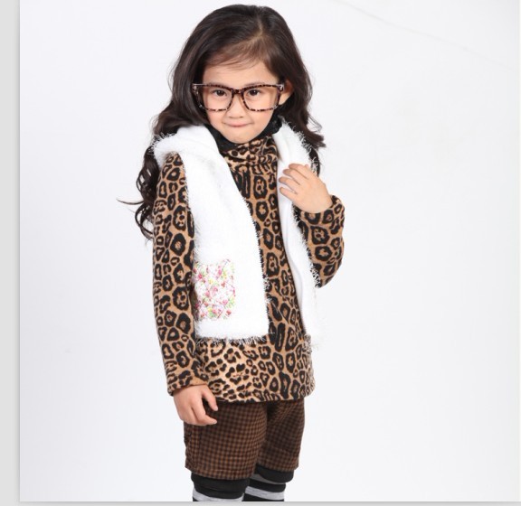 【2012<em>女款童装</em>兔白<em>马甲</em>韩版<em>马甲</em>新款爆款外