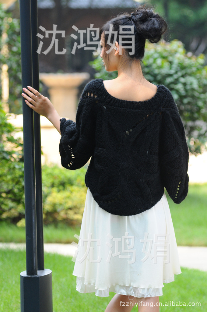 时尚<em>款式</em>设计四朵花前后版设计<em>手工</em>棒针<em>编织</em>毛