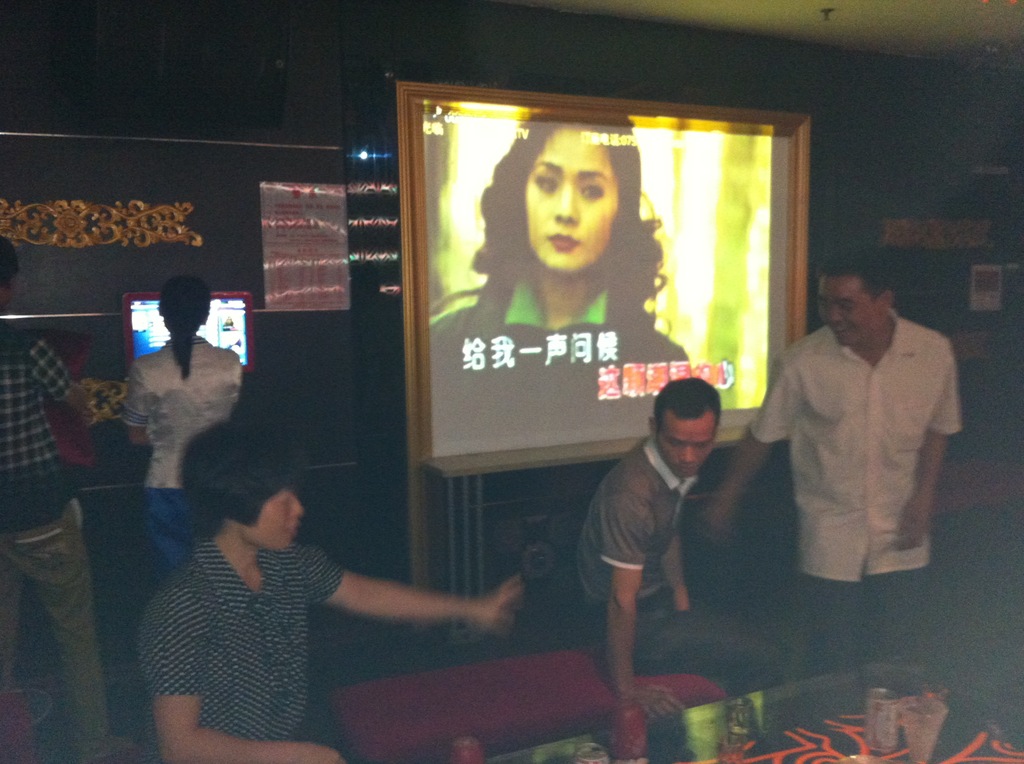 【唱K随手拍】+每月一次的活动+家具配件小马