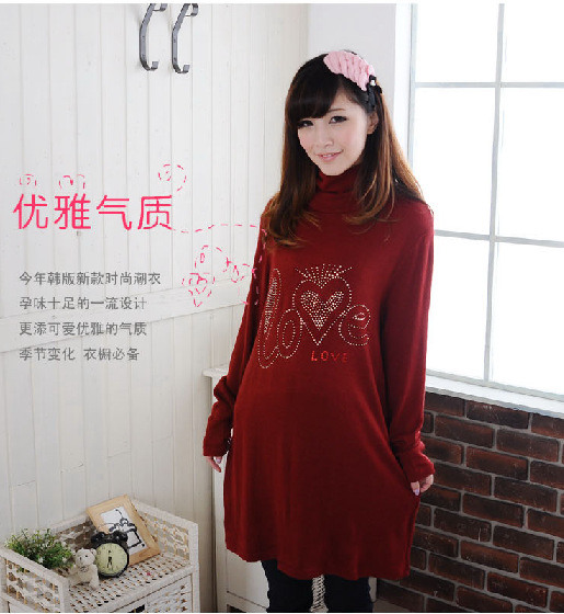 JJ12736丝光棉水钻love孕妇<em>高领宽松薄毛衣</em> 秋