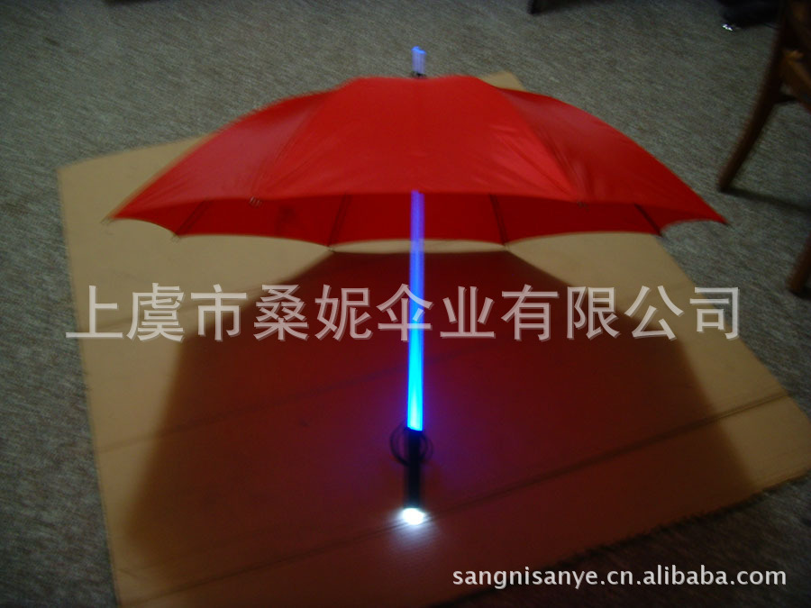 2012年热销的尾骨有LED五彩灯的伞,由3节7号