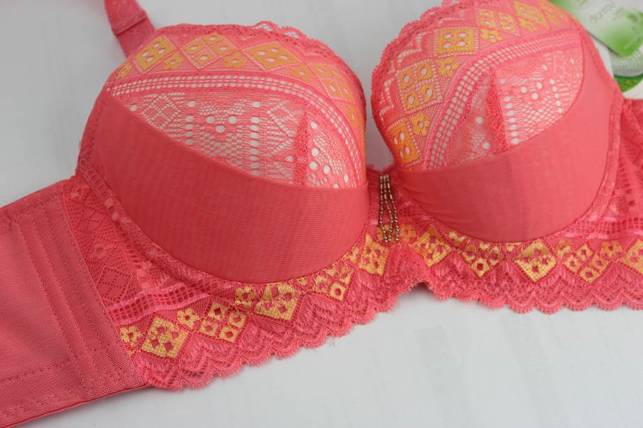 【完美<em>硅胶垫</em>聚拢<em>文胸</em> 进口波纹花边的蕾丝 点