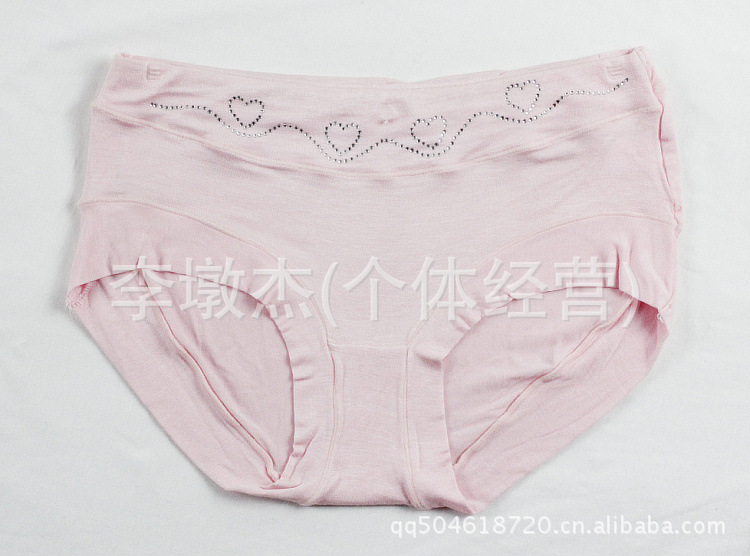 <em>厂家直销女内裤批发</em> 女三角内裤 烫钻无痕内裤
