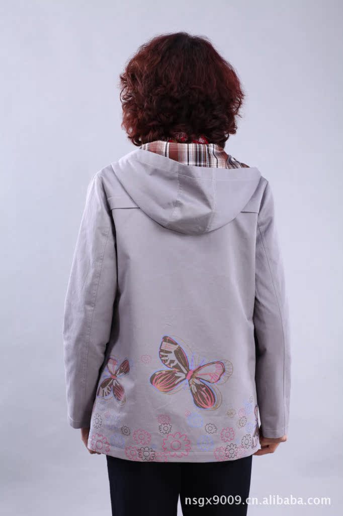 批发采购中老年女装-带帽女式夹克中老年时尚