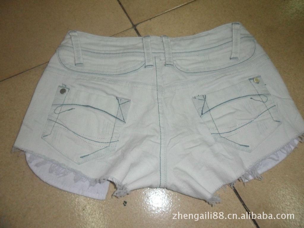 【淘宝热卖 复古女式热裤 大品牌尾货 <em>款式</em>别样