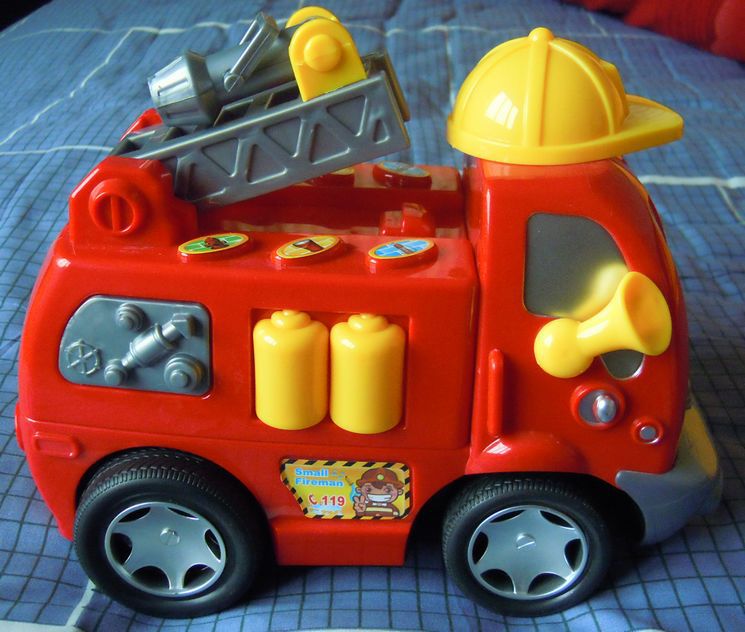 遥控卡通玩具消防车 儿童礼物汽车 电动遥控车