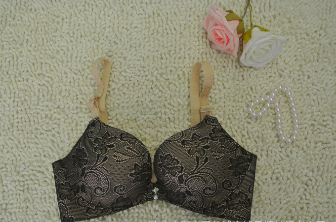 赛思儿蕾丝包边<em>一片式</em>无痕<em>文胸调整</em>聚拢<em>文胸</em> 