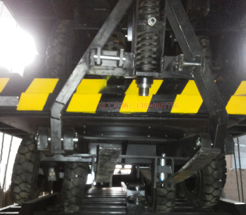 双簧缓冲平板拖车