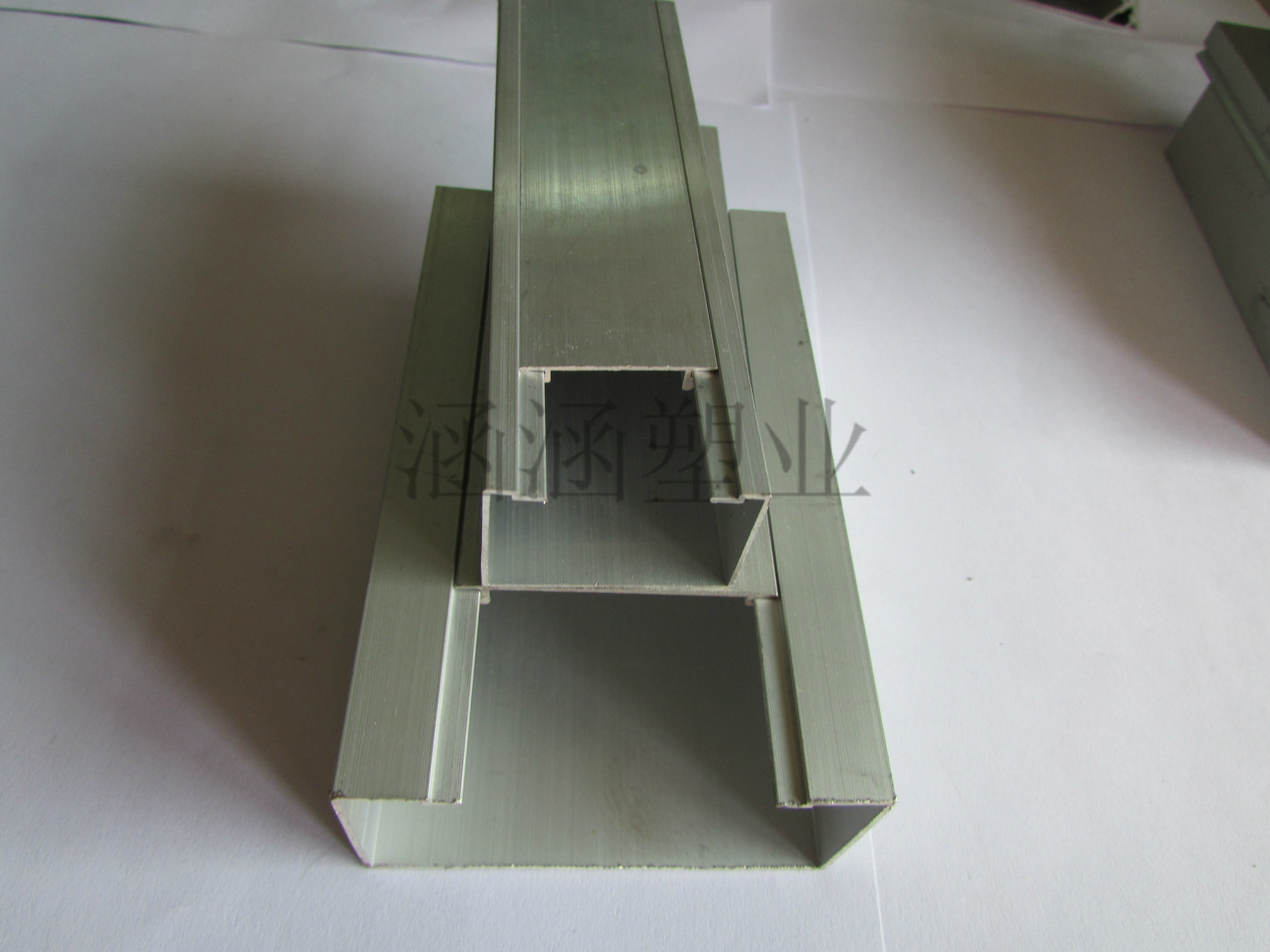 供应 PVC线槽 配线槽 铝合金线槽 铝合金线槽