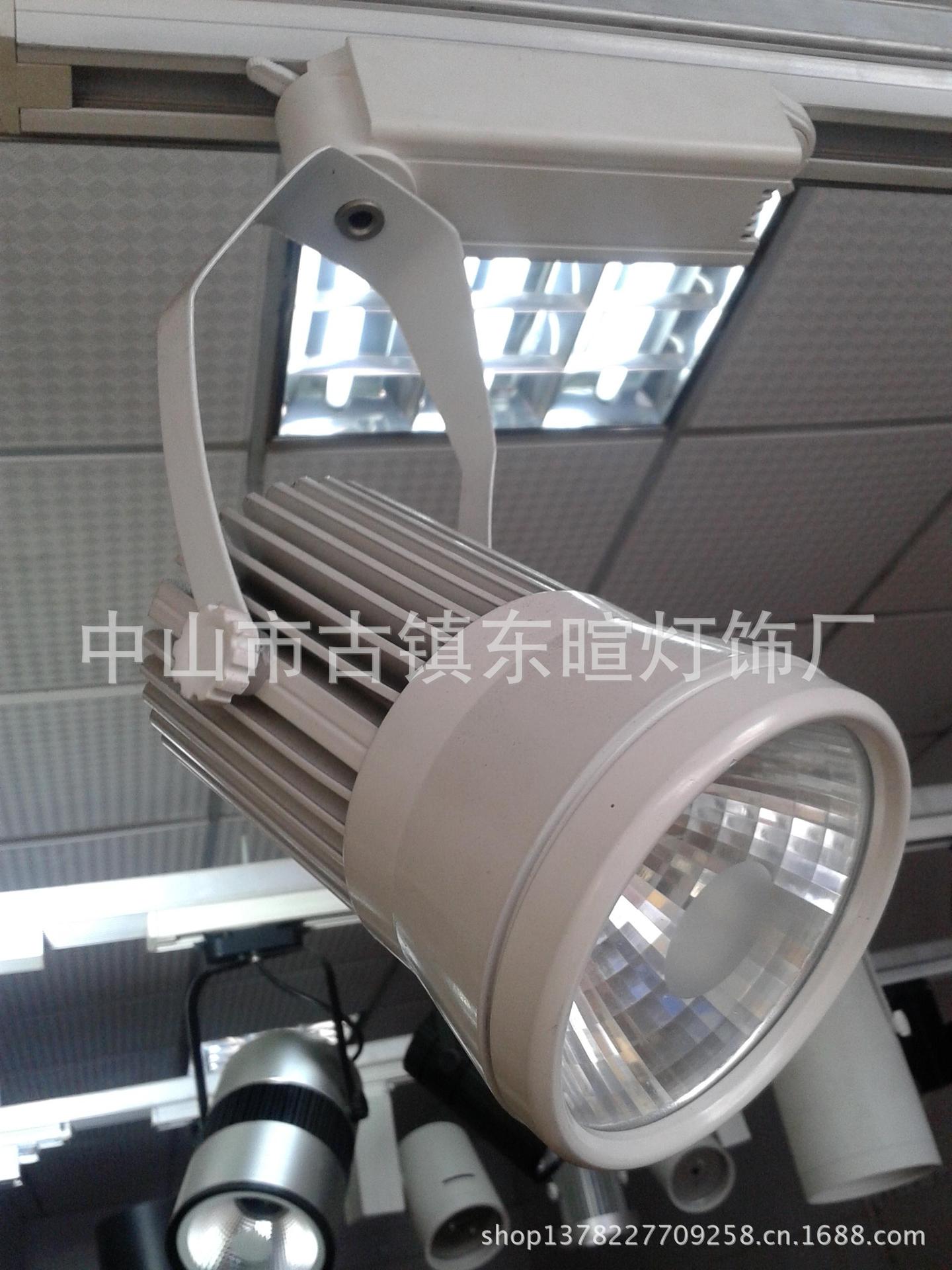 集成白色,正侧面,