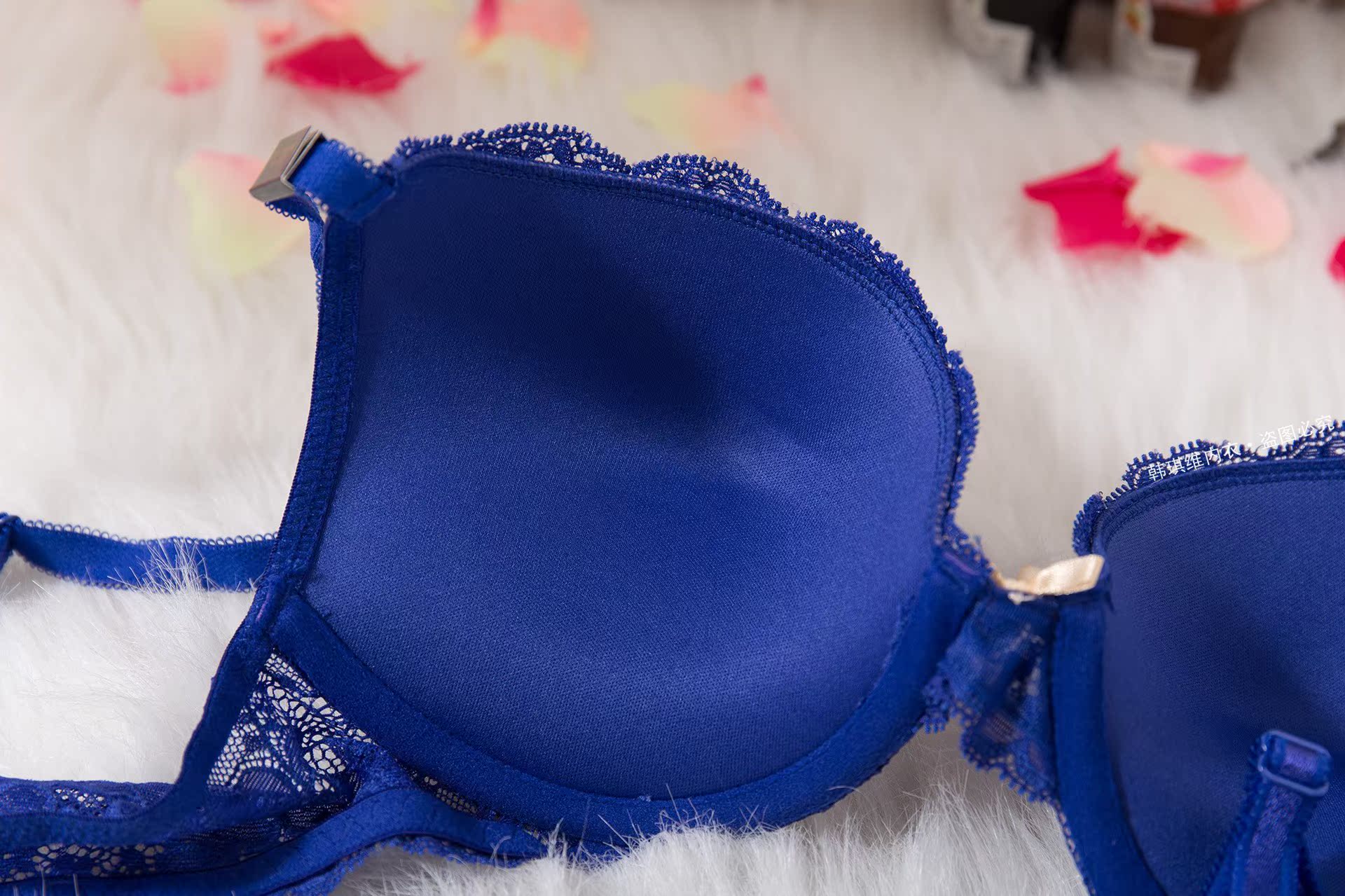 <em>文胸</em>-<em>高端</em>品牌欧美风V型小胸聚拢性感蕾丝<em>文胸</em>