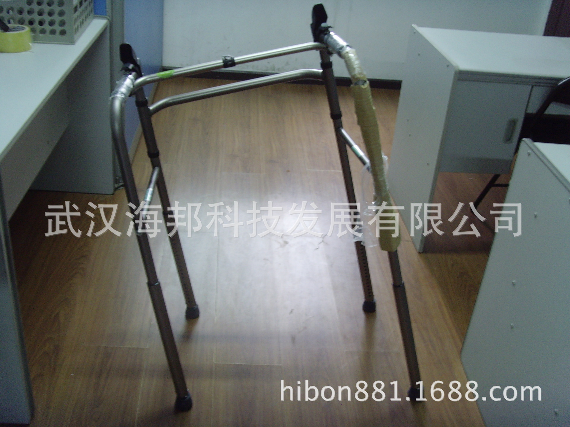 自動升降助行器（爬坡助行器）2