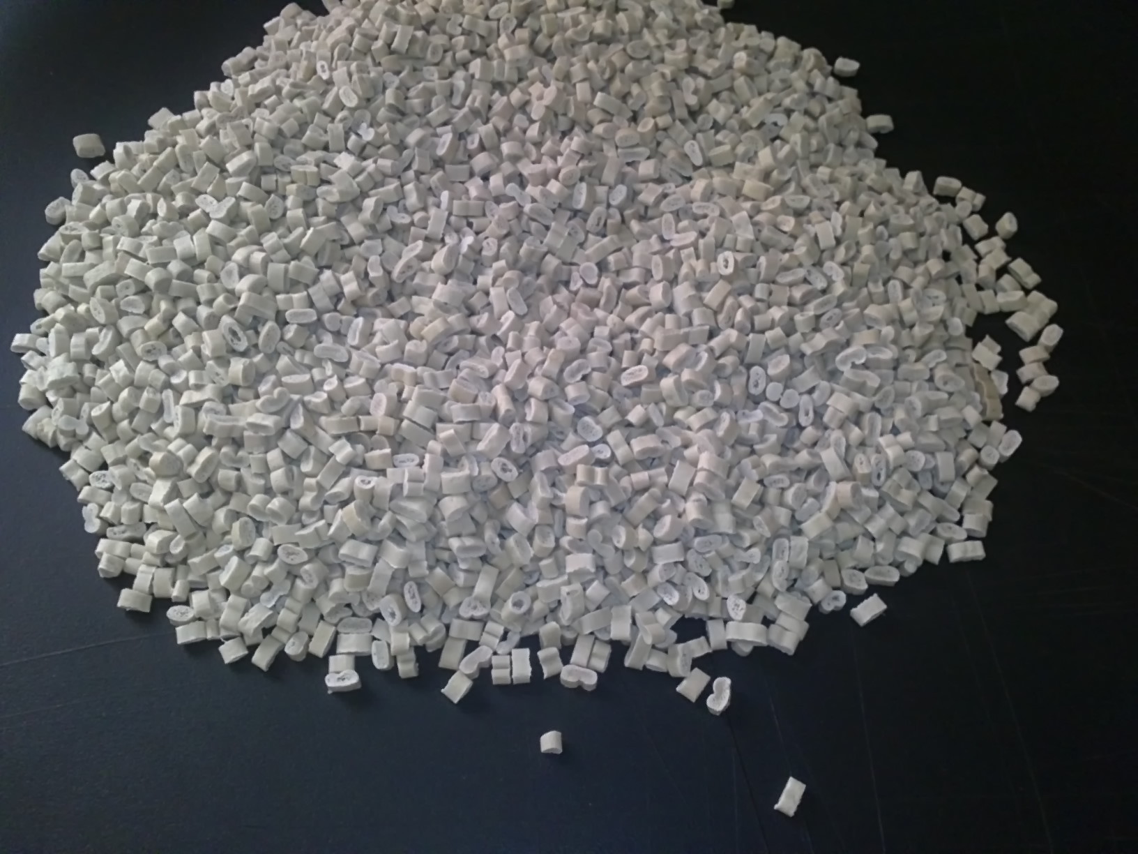 【PE瓷白瓶破碎片料】