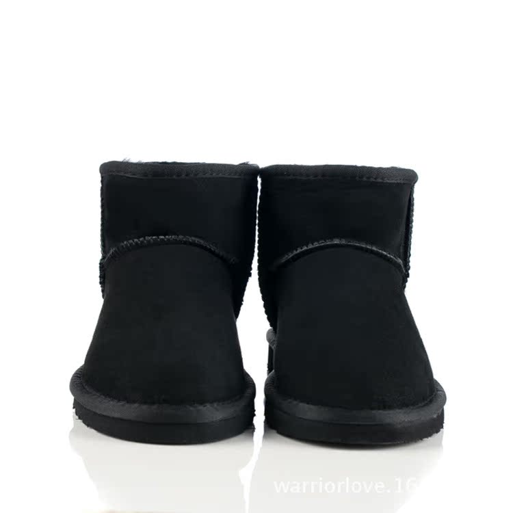 UGG5854