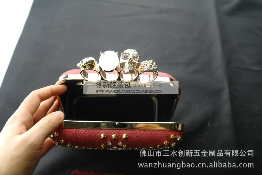 专业生产各式时尚晚装包晚宴包，全钻满装包硬盒宴会包