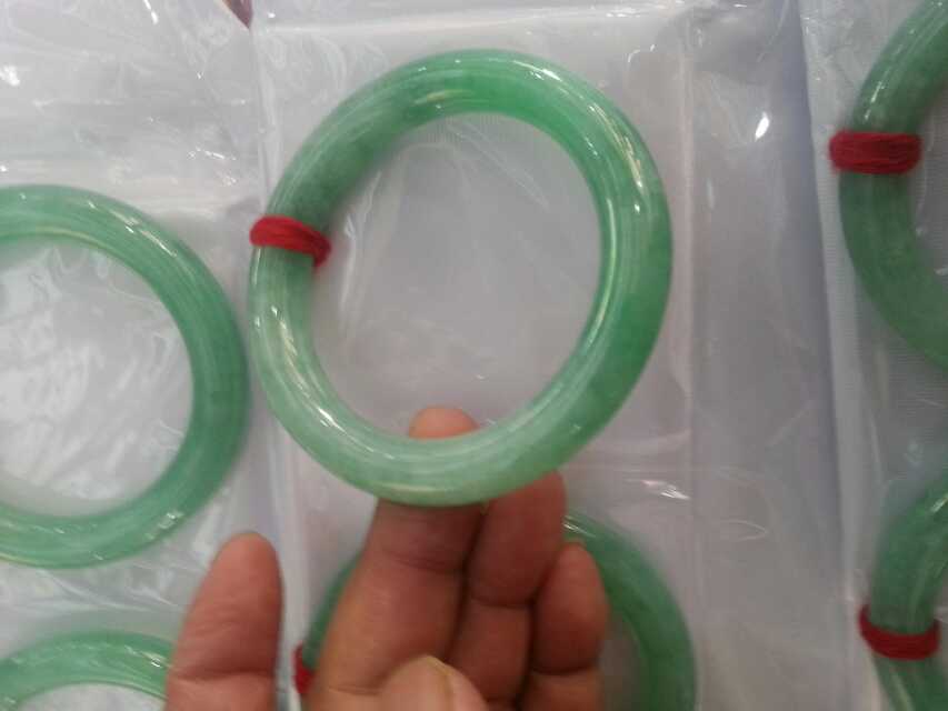 满色种非常漂亮品相好种质色超好手镯翡翠