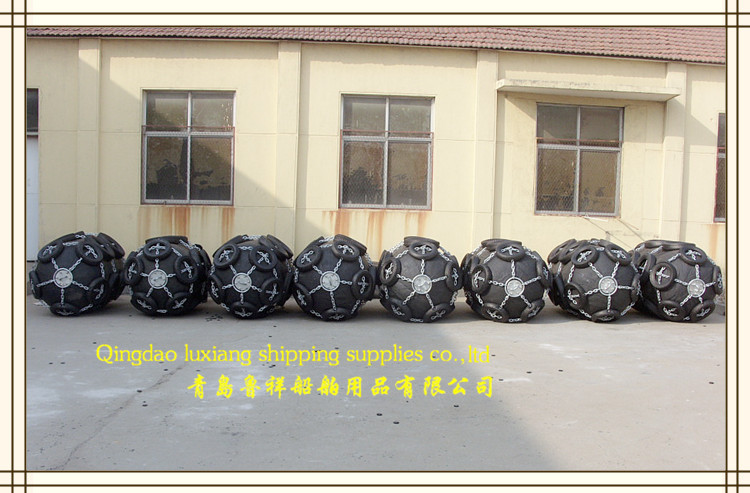 pneumatic rubber fender (12)