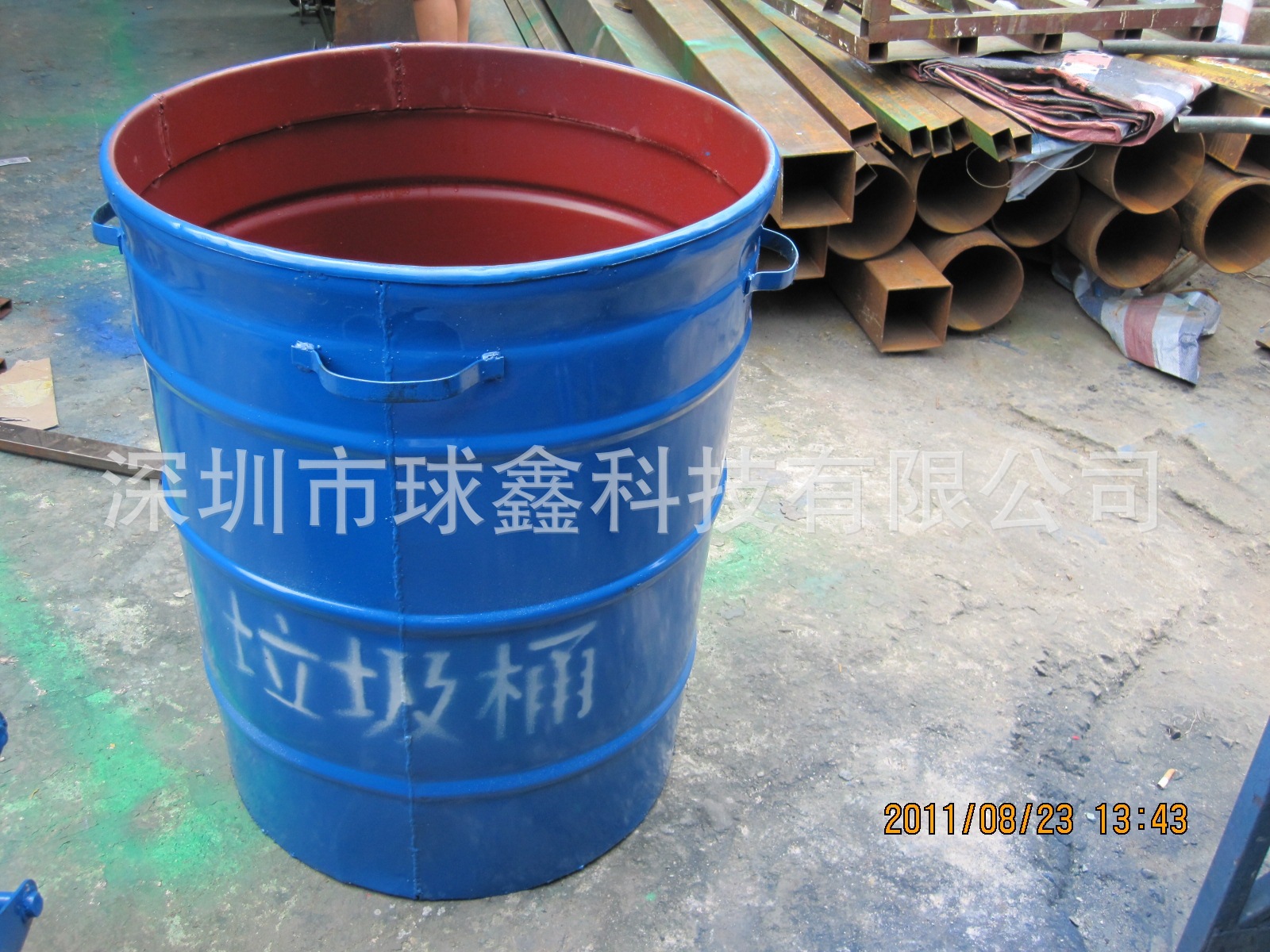 供应铁垃圾桶.环卫车.户外垃圾桶 图片