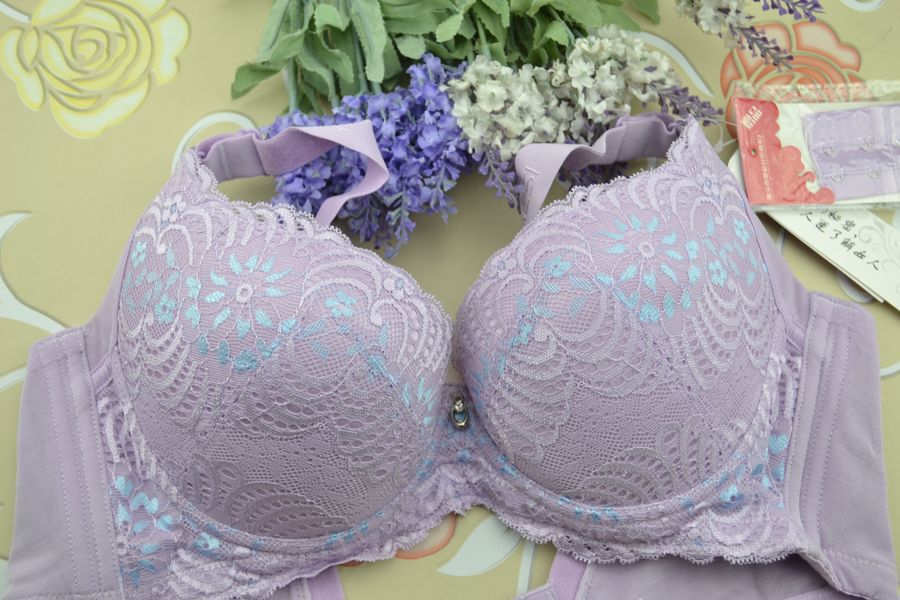 <em>文胸</em>-<em>布拉克斯</em>W6833#中模杯 品牌高档内衣文