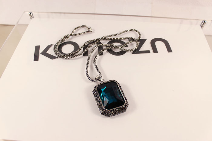 【方形大宝石装饰项链<em>毛衣</em>链<em>挂链</em>韩国韩版复古