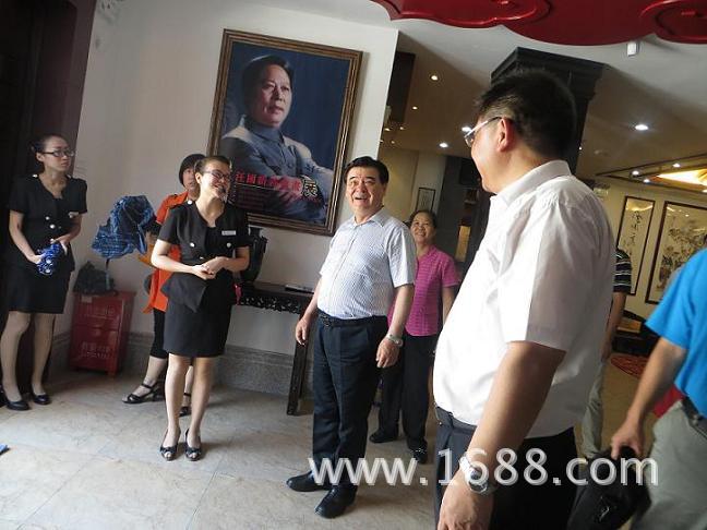 全国人大常务委员会委员艾斯海提·克里木拜参