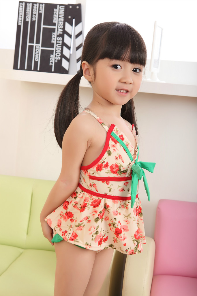 <em>外贸 女童</em> 吊带碎花连衣裙式泳衣<em>两件套</em> 2色 - 