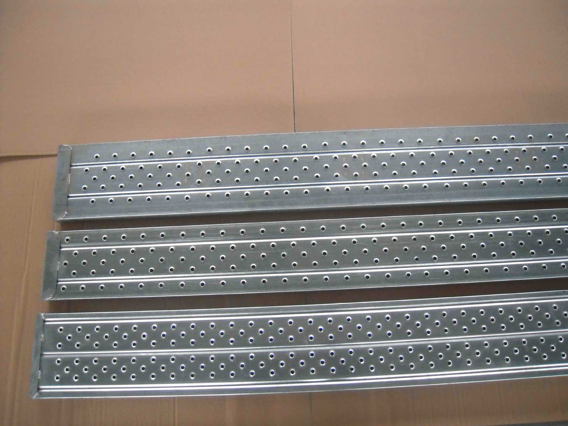 天汽模收盘上涨143%区域市盈率11379倍总市值6477亿元