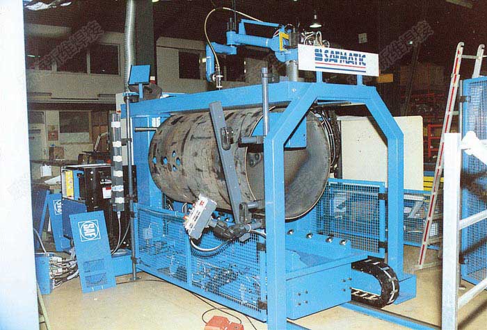 2-4大型桶体焊接机器人