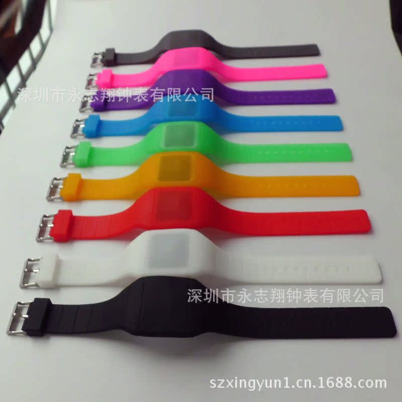 LED (30)