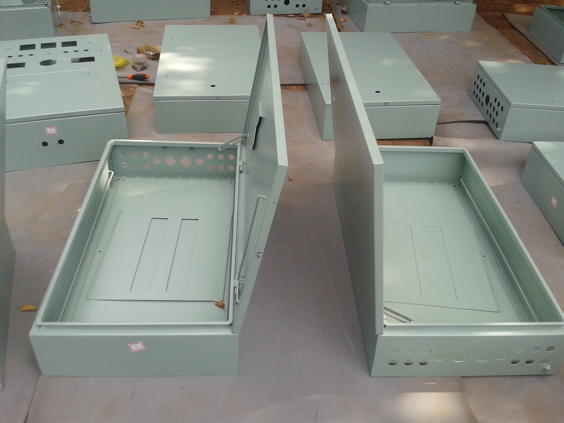 厂家直销各种箱体柜体等金属钣金加工 - 厂家直