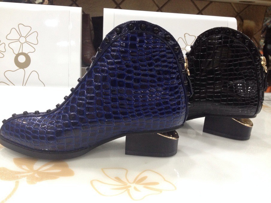 【<em>美邑</em>时尚真皮<em>女鞋</em>冬季新款个性小短靴低价回