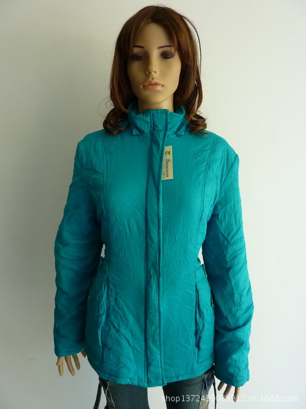 【工厂尾货服装<em>批发</em>女式<em>外套</em> 杂款风衣 <em>冬季地</em>