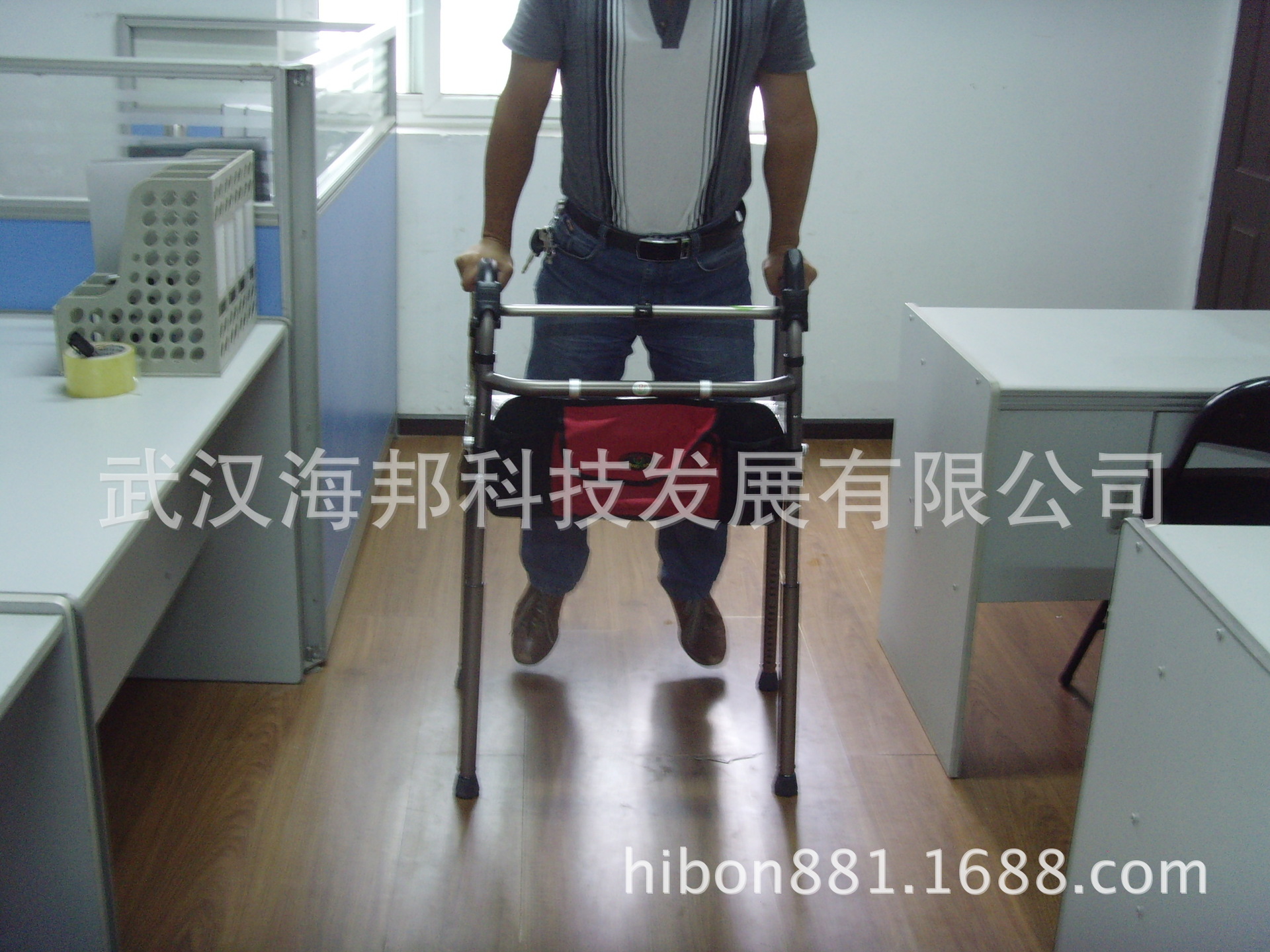自動升降助行器（爬坡助行器）1