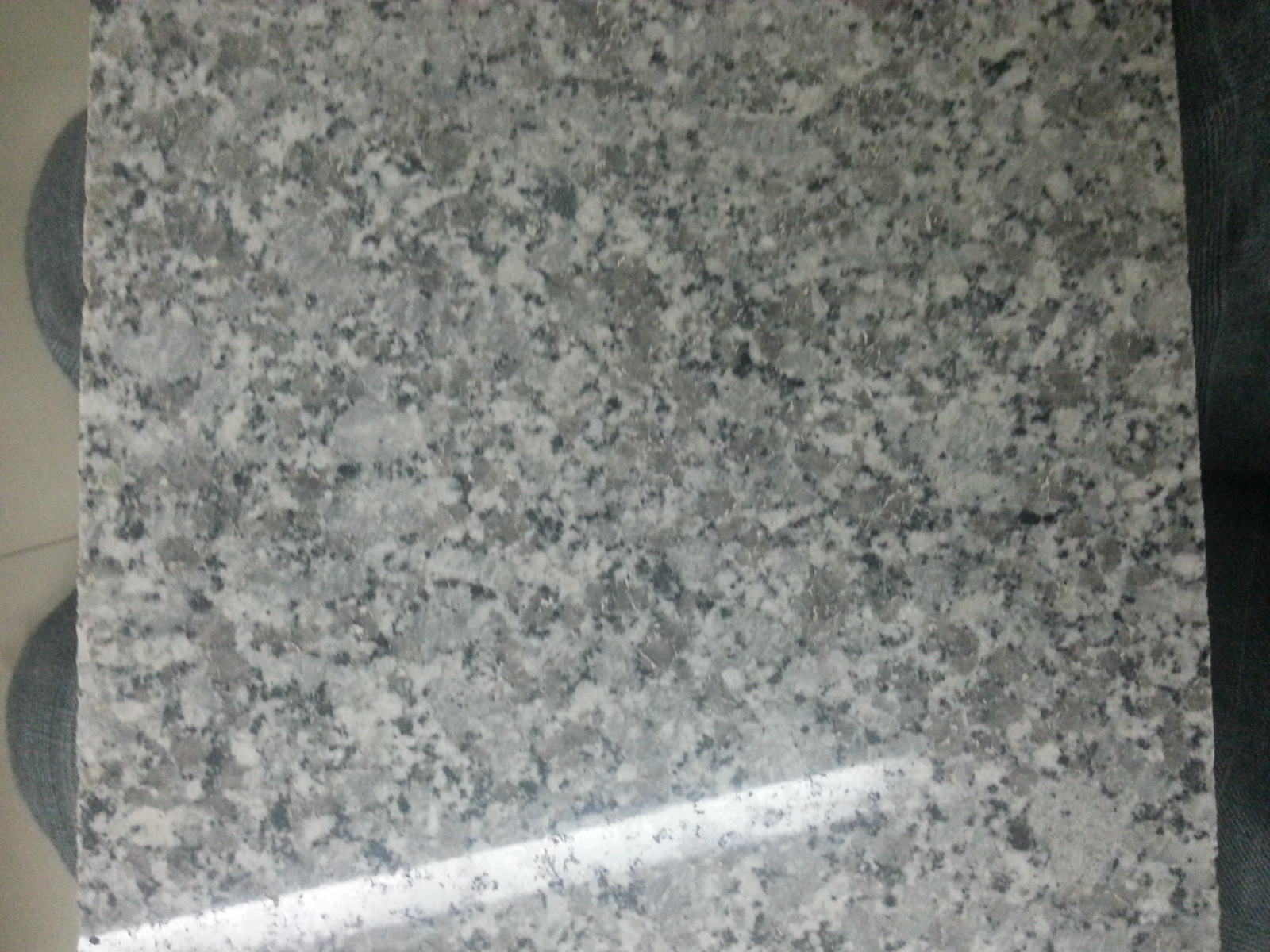 芝麻灰光面,芝麻白光面,地铺干挂。福建白麻 图片_高清大图 - 阿里巴巴