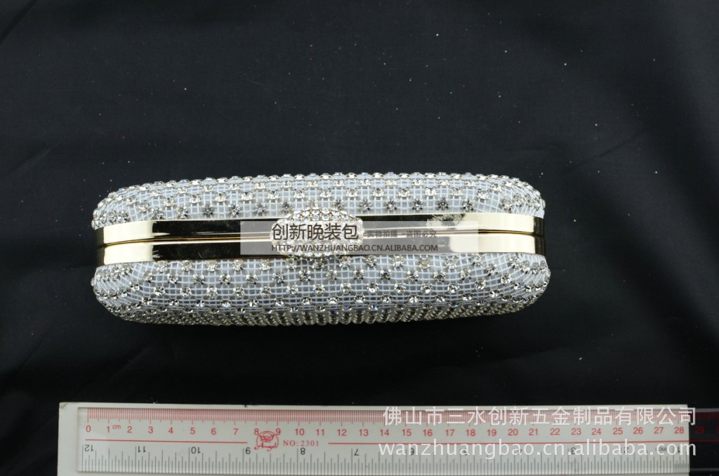 厂家供应：新款满钻手拿零钱包 晚宴包批发