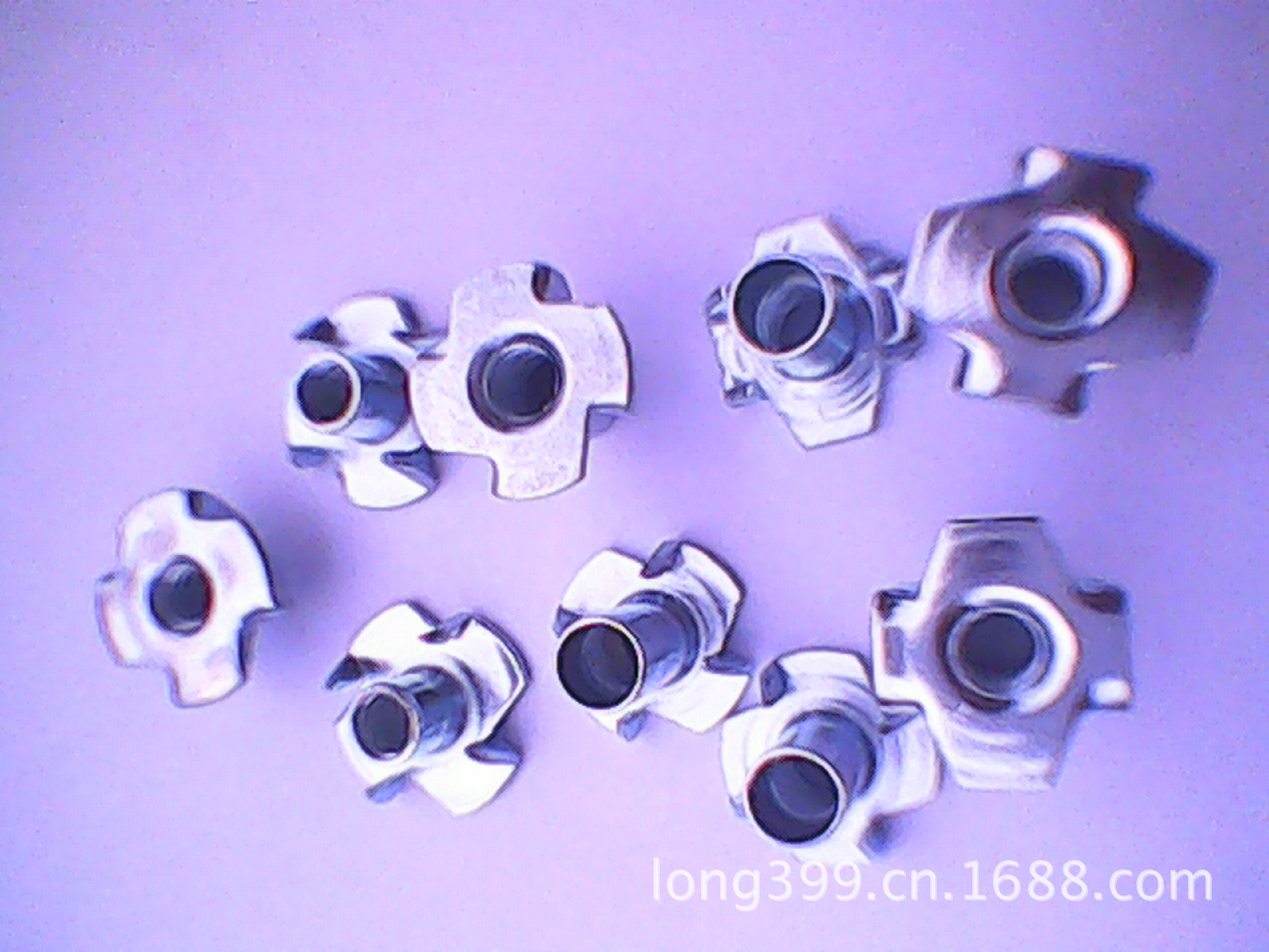 本厂隆重推出半牙带倒钩四爪螺母