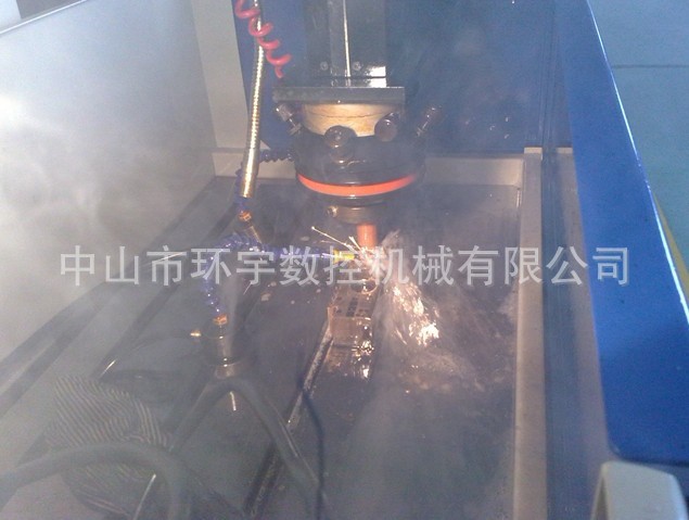 专业生产高精密新型智能火花机 台湾750ZNC火花机 中山佛山火花机