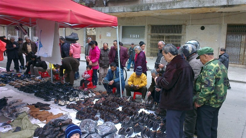 【最火地摊江湖产品 休闲皮鞋 地摊产品批发 真