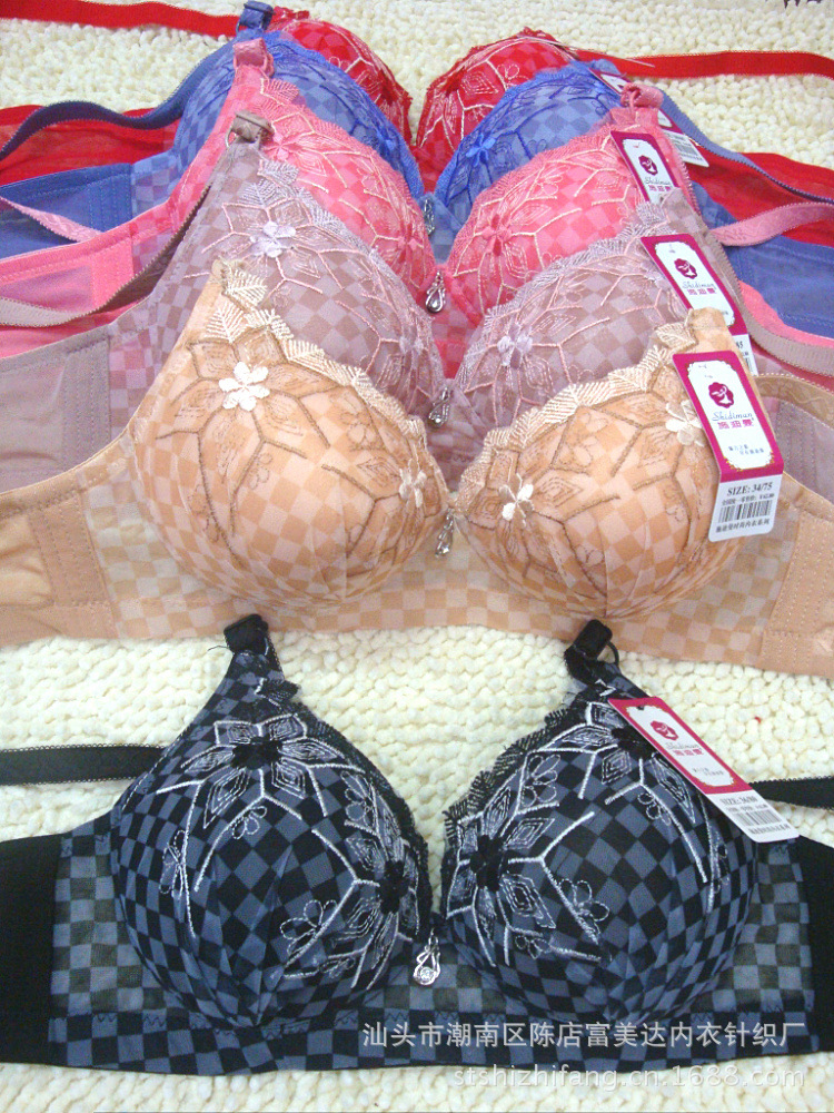 <em>文胸-一包</em>3<em>件</em> 无骨印花搭配绣花 无骨 无钢圈 厚